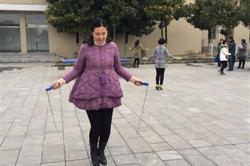 宿州二中新一届工会组织开展“三八节”跳绳比赛暨女职工征文比赛