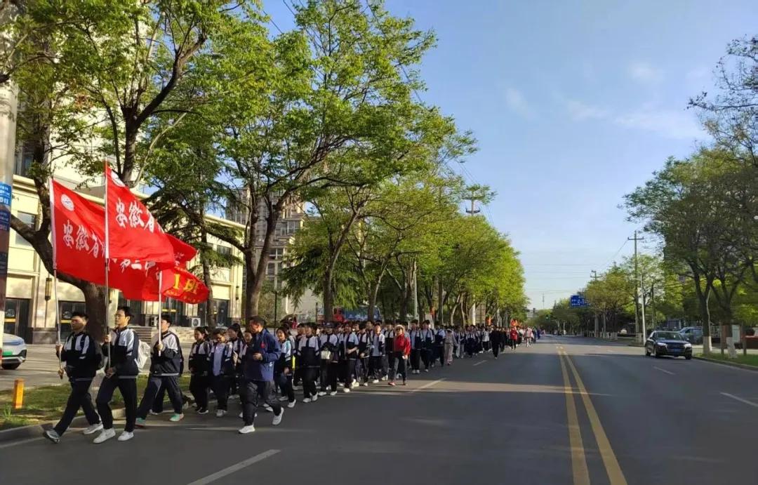 热血青春砺壮志，点燃爱国强军梦