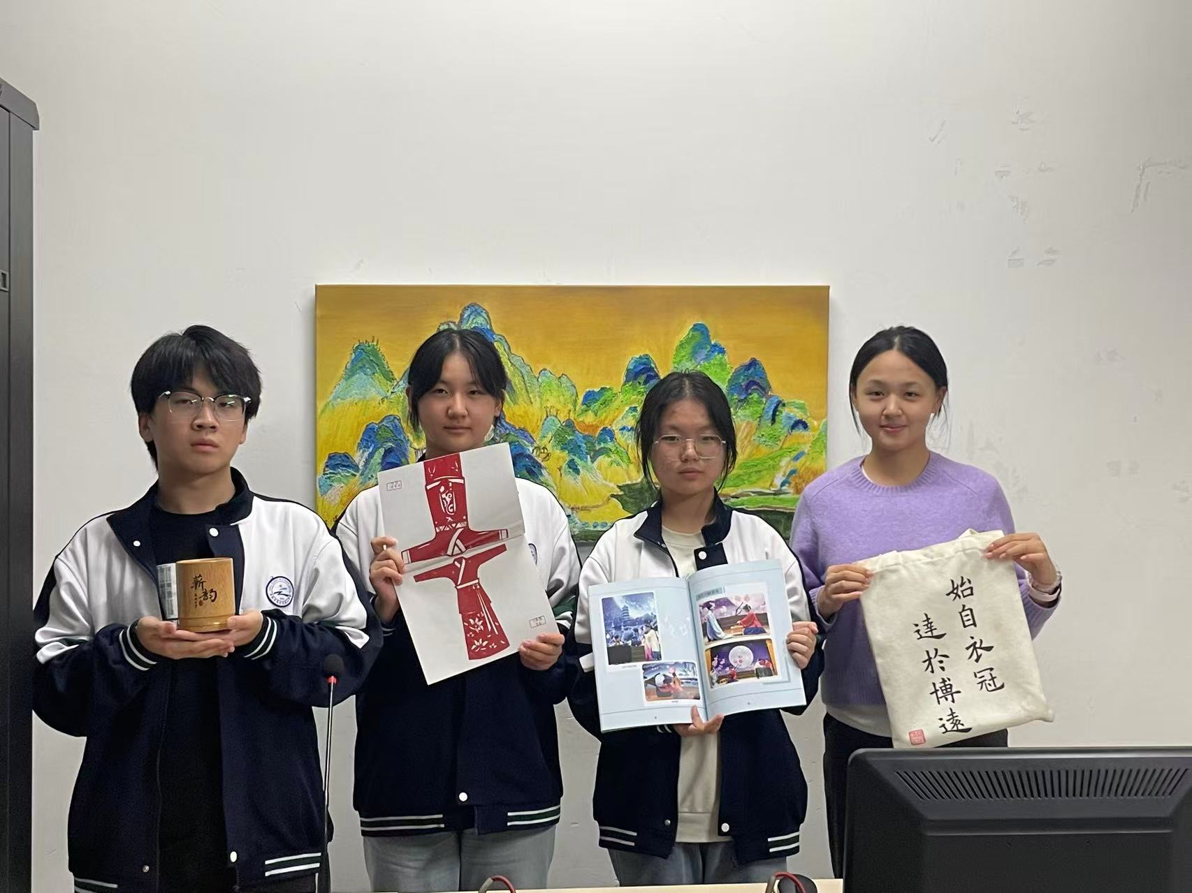 衣冠载古道，蕲韵传新篇